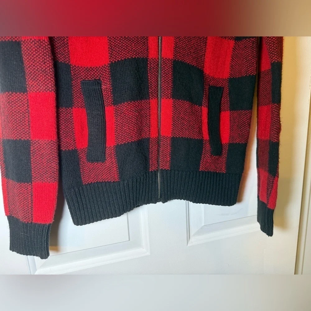 American Eagle Outfitters Men’s Sweater Small Red Black Buffalo Plaid Full Zip